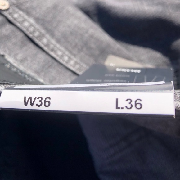 Brand new Hugo Boss Jeans 36x36 - Picture 7 of 8